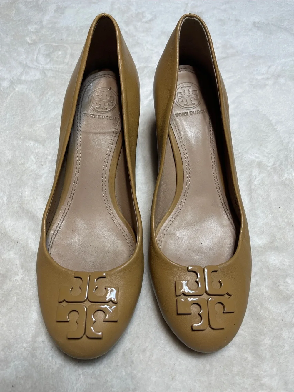 Tory Burch Camel Leather Logo Wedge Pumps Size 6.5